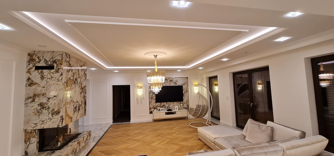 Wnętrze willi z instalacją elektryczną i oświetleniem wykonanym przez Connect — zdjęcie 4 z 5